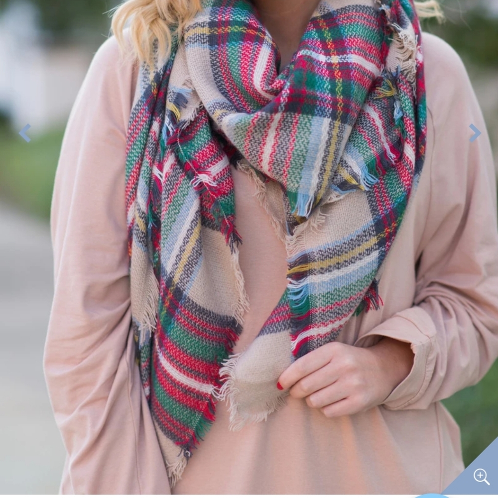 NWT Chic Soul Autumn Air Scarf Gray